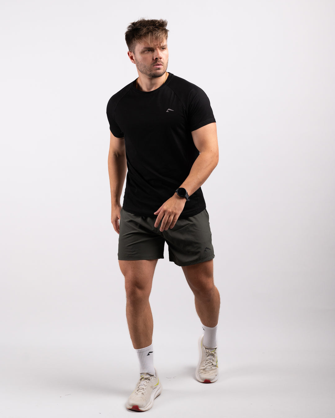 Active Outfit Bundle (Shirt, Shorts & Socken)