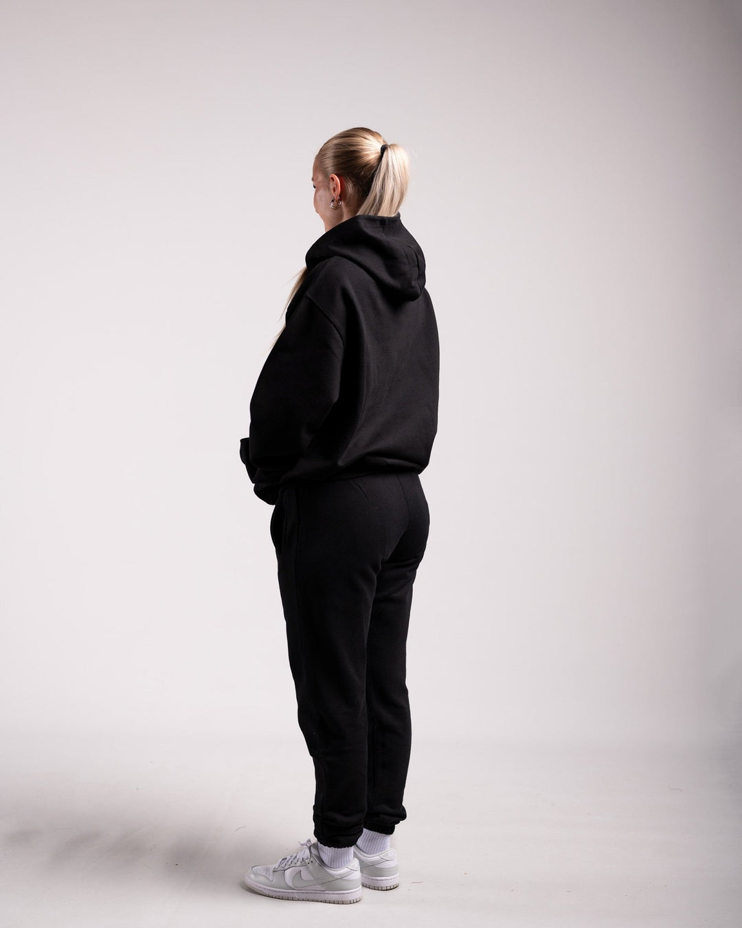 Oversized Hoodie (Black) - HQ Basics - Athletic Aesthetics